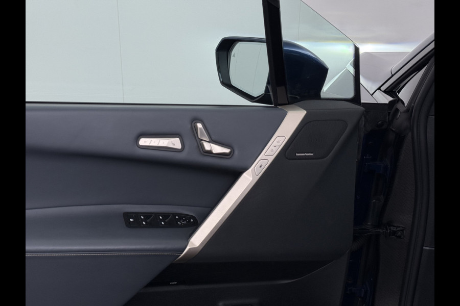 BMW iX xDrive40 326pk Soh 100% Leer-Suite+Massage+Ventilatie PanoDak Laser-LED 22"lm Wegklapb.-Trekhaak Soft-Close-aut. Adaptive-Cruise AWD Digital-Key Connected-Drive Android Apple CarplayWarmte-comfort-pack AchteruitRij-Assist Co-Pilot-Pack Drive-Assist Zwarte-Hemel 4WD Uitwijkassist Keyless Stuur+Bank+Stoel-Verwarmd DAB Orig.NLse auto 1e Eigenaar 2.500kg Trekvermogen (630Nm)!  € 106.000,- nieuw  Nét beurt gehad (163.340km)