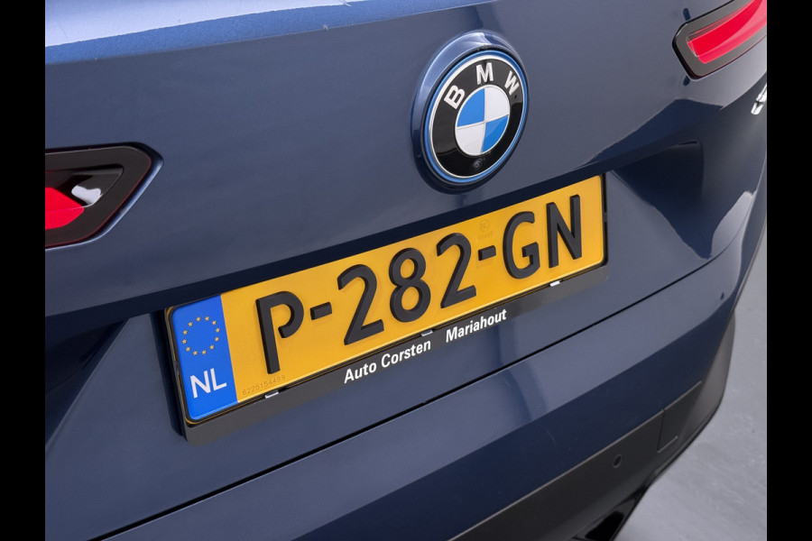BMW iX xDrive40 326pk Soh 100% Leer-Suite+Massage+Ventilatie PanoDak Laser-LED 22"lm Wegklapb.-Trekhaak Soft-Close-aut. Adaptive-Cruise AWD Digital-Key Connected-Drive Android Apple CarplayWarmte-comfort-pack AchteruitRij-Assist Co-Pilot-Pack Drive-Assist Zwarte-Hemel 4WD Uitwijkassist Keyless Stuur+Bank+Stoel-Verwarmd DAB Orig.NLse auto 1e Eigenaar 2.500kg Trekvermogen (630Nm)!  € 106.000,- nieuw  Nét beurt gehad (163.340km)