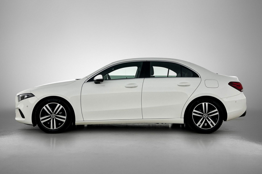 Mercedes-Benz A-Klasse 180 Business Solution Luxury (SFEERVERLICHTING, CAMERA, STOELVERWARMING, 1e EIGENAAR, GOED ONDERHOUDEN)