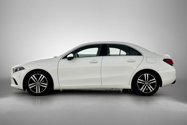 Mercedes-Benz A-Klasse 180 Business Solution Luxury (SFEERVERLICHTING, CAMERA, STOELVERWARMING, 1e EIGENAAR, GOED ONDERHOUDEN)