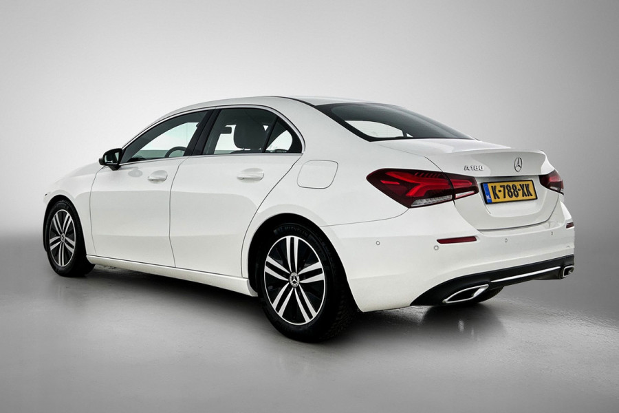 Mercedes-Benz A-Klasse 180 Business Solution Luxury (SFEERVERLICHTING, CAMERA, STOELVERWARMING, 1e EIGENAAR, GOED ONDERHOUDEN)