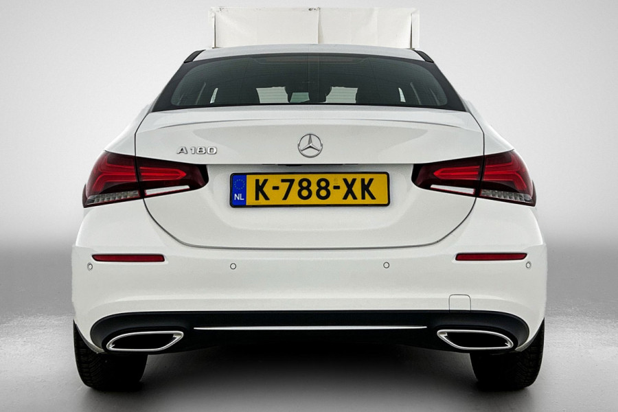 Mercedes-Benz A-Klasse 180 Business Solution Luxury (SFEERVERLICHTING, CAMERA, STOELVERWARMING, 1e EIGENAAR, GOED ONDERHOUDEN)