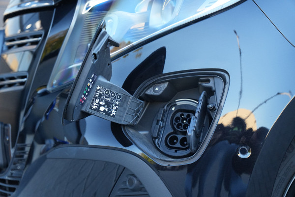 Mercedes-Benz Eqv 300 L2 90kWh 204pk - 2x Schuif - Stoel/Stuurverwarming - Stoelkoeling - Elek Schuifeuren - Blindspot - Multibeam - Rijklaar