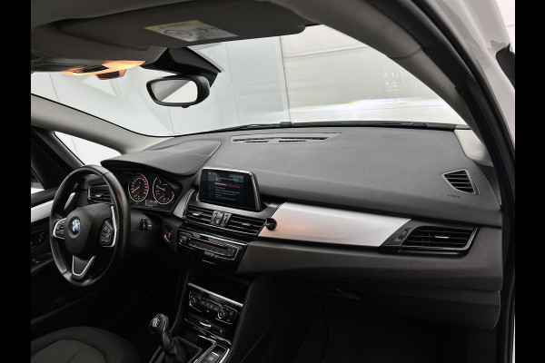 BMW 2 Serie Active Tourer 216i Executive (NAVIGATIE, PARKEERSENSOREN, LED, STUURBEDIENING, GOED ONDERHOUDEN)