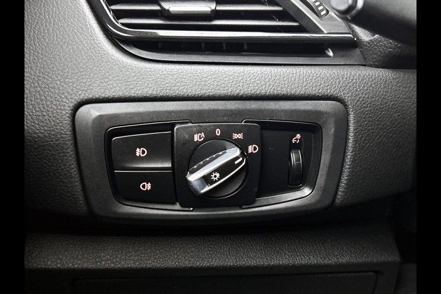 BMW 2 Serie Active Tourer 216i Executive (NAVIGATIE, PARKEERSENSOREN, LED, STUURBEDIENING, GOED ONDERHOUDEN)