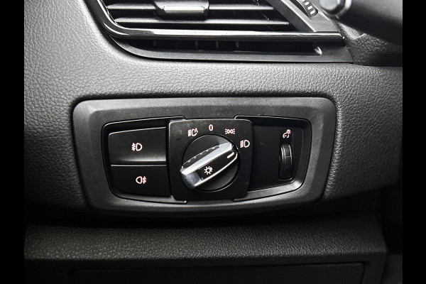 BMW 2 Serie Active Tourer 216i Executive (NAVIGATIE, PARKEERSENSOREN, LED, STUURBEDIENING, GOED ONDERHOUDEN)