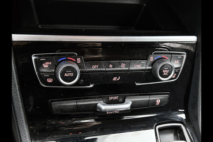 BMW 2 Serie Active Tourer 216i Executive (NAVIGATIE, PARKEERSENSOREN, LED, STUURBEDIENING, GOED ONDERHOUDEN)