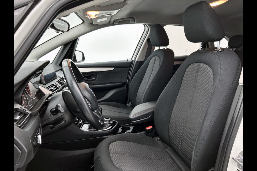 BMW 2 Serie Active Tourer 216i Executive (NAVIGATIE, PARKEERSENSOREN, LED, STUURBEDIENING, GOED ONDERHOUDEN)