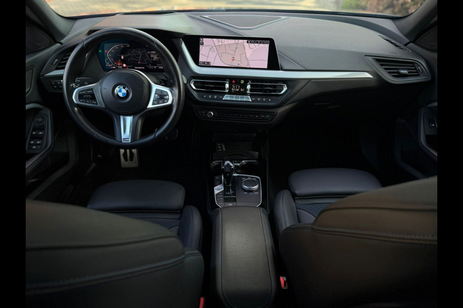BMW 2 Serie Gran Coupé 218i AUTOMAAT M- Sport pakket, panoramadak,stoelverwarming, adaptief cruise controle, 19 inch