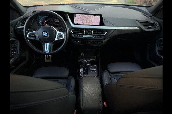 BMW 2 Serie Gran Coupé 218i AUTOMAAT M- Sport pakket, panoramadak,stoelverwarming, adaptief cruise controle, 19 inch