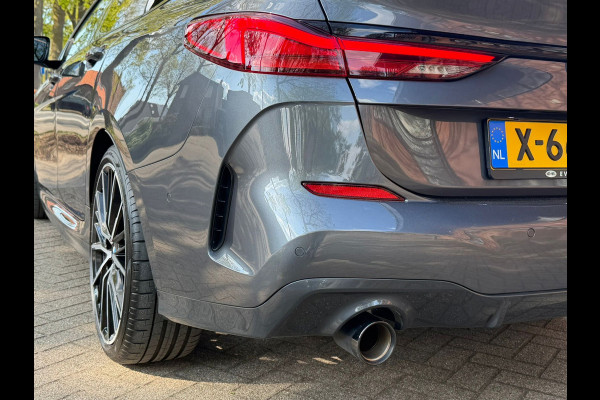 BMW 2 Serie Gran Coupé 218i AUTOMAAT M- Sport pakket, panoramadak,stoelverwarming, adaptief cruise controle, 19 inch