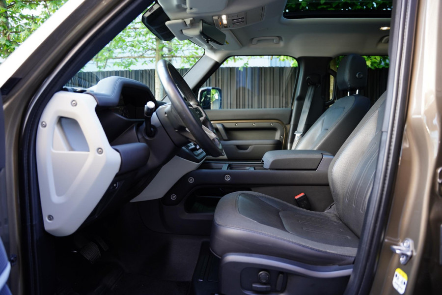 Land Rover Defender 110 P 400 110 BENZINE HSE 7p. / 22 Inch / NL-Auto