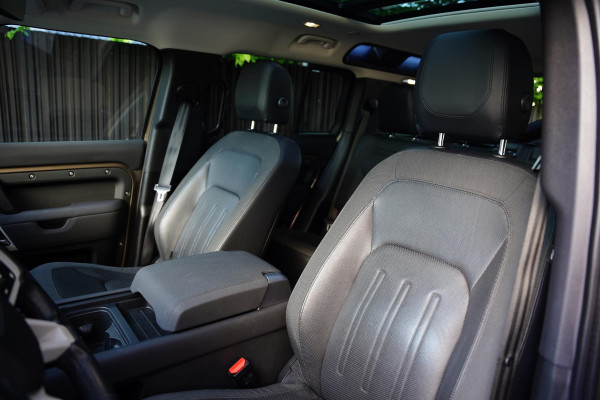 Land Rover Defender 110 P 400 110 BENZINE HSE 7p. / 22 Inch / NL-Auto