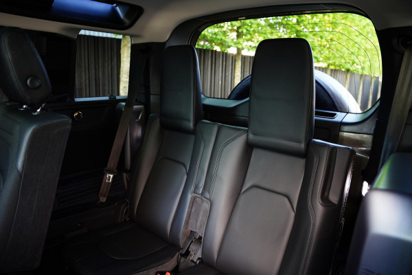 Land Rover Defender 110 P 400 110 BENZINE HSE 7p. / 22 Inch / NL-Auto