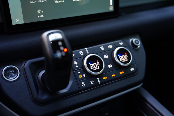 Land Rover Defender 110 P 400 110 BENZINE HSE 7p. / 22 Inch / NL-Auto