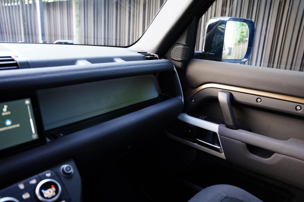 Land Rover Defender 110 P 400 110 BENZINE HSE 7p. / 22 Inch / NL-Auto