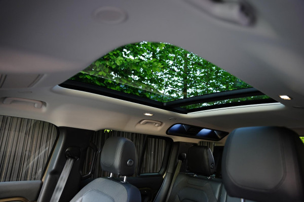 Land Rover Defender 110 P 400 110 BENZINE HSE 7p. / 22 Inch / NL-Auto