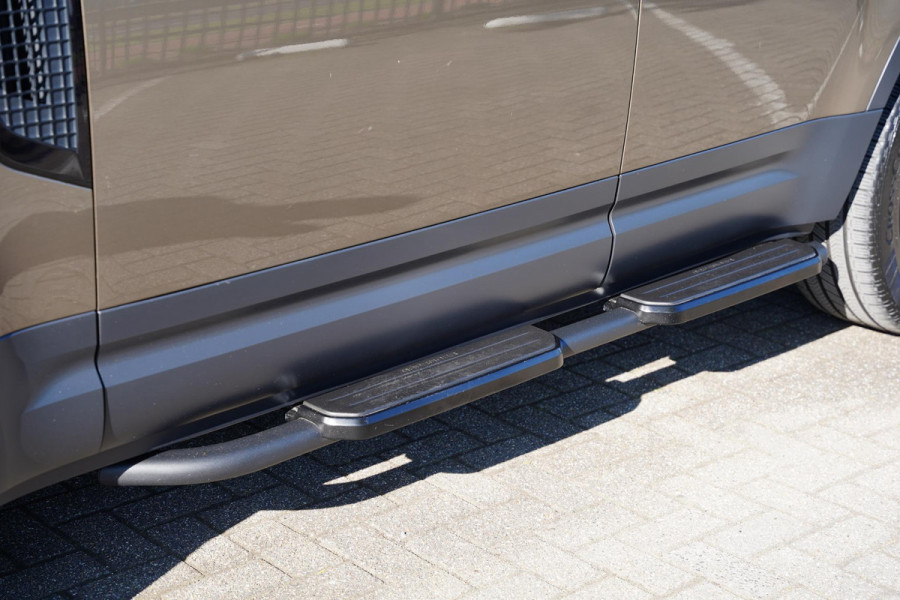 Land Rover Defender 110 P 400 110 BENZINE HSE 7p. / 22 Inch / NL-Auto