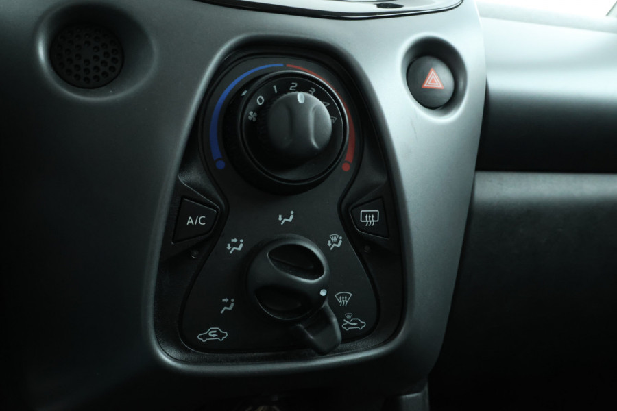 Toyota Aygo 1.0 VVT-i x-play Cabriolet, navigatie, Climate,