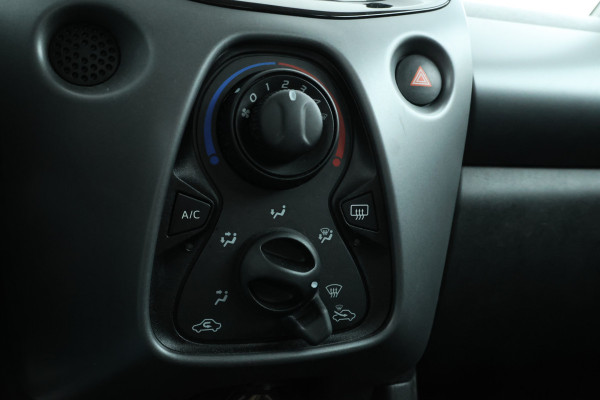 Toyota Aygo 1.0 VVT-i x-play Cabriolet, navigatie, Climate,