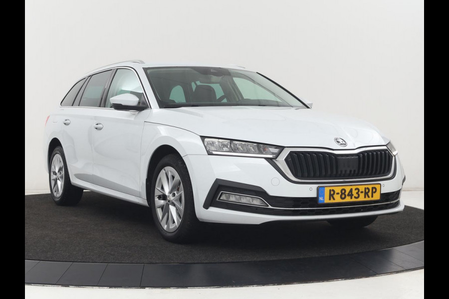 Škoda Octavia 1.5 e-TSI Business Edition | Stoelverwarming | Trekhaak | Camera | Carplay | Sfeerverlichting | Memory | Navigatie | Full LED | Digital Cockpit | Side Assist | Climate control | Cruise control