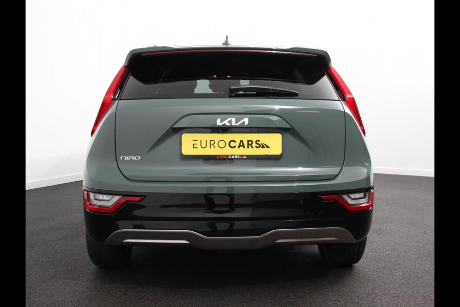 Kia Niro EV DynamicLine 64.8 kWh Automaat Climate control Adaptieve cruise control Parkeersensoren Camera Stuurverwarming Stoelverwarming Keyless LED Trekhaak Navigatie Apple Carplay/ Android Auto