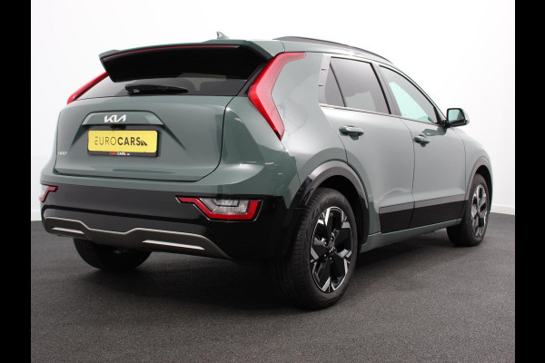 Kia Niro EV DynamicLine 64.8 kWh Automaat Climate control Adaptieve cruise control Parkeersensoren Camera Stuurverwarming Stoelverwarming Keyless LED Trekhaak Navigatie Apple Carplay/ Android Auto