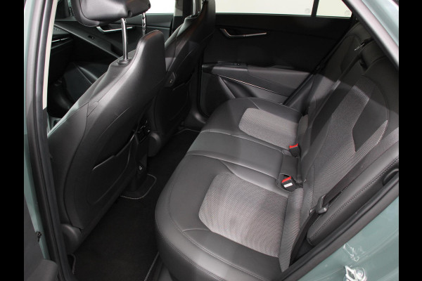 Kia Niro EV DynamicLine 64.8 kWh Automaat Climate control Adaptieve cruise control Parkeersensoren Camera Stuurverwarming Stoelverwarming Keyless LED Trekhaak Navigatie Apple Carplay/ Android Auto
