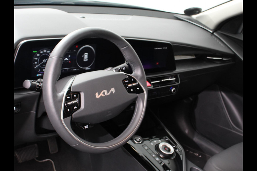 Kia Niro EV DynamicLine 64.8 kWh Automaat Climate control Adaptieve cruise control Parkeersensoren Camera Stuurverwarming Stoelverwarming Keyless LED Trekhaak Navigatie Apple Carplay/ Android Auto