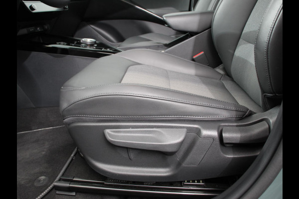 Kia Niro EV DynamicLine 64.8 kWh Automaat Climate control Adaptieve cruise control Parkeersensoren Camera Stuurverwarming Stoelverwarming Keyless LED Trekhaak Navigatie Apple Carplay/ Android Auto