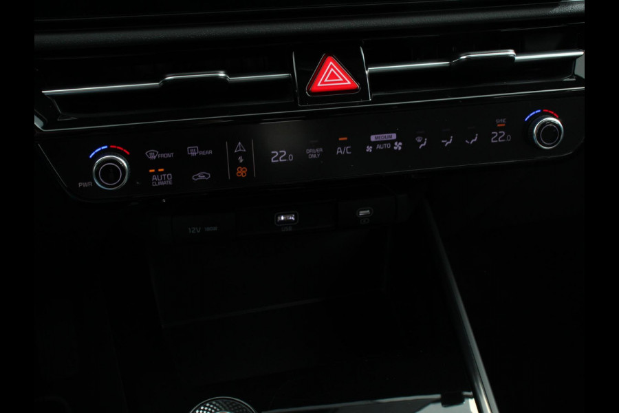 Kia Niro EV DynamicLine 64.8 kWh Automaat Climate control Adaptieve cruise control Parkeersensoren Camera Stuurverwarming Stoelverwarming Keyless LED Trekhaak Navigatie Apple Carplay/ Android Auto