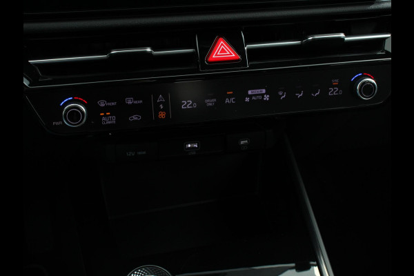 Kia Niro EV DynamicLine 64.8 kWh Automaat Climate control Adaptieve cruise control Parkeersensoren Camera Stuurverwarming Stoelverwarming Keyless LED Trekhaak Navigatie Apple Carplay/ Android Auto