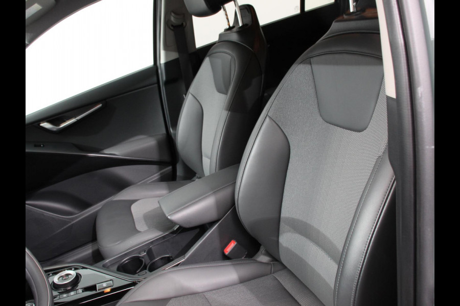 Kia Niro EV DynamicLine 64.8 kWh Automaat Climate control Adaptieve cruise control Parkeersensoren Camera Stuurverwarming Stoelverwarming Keyless LED Trekhaak Navigatie Apple Carplay/ Android Auto