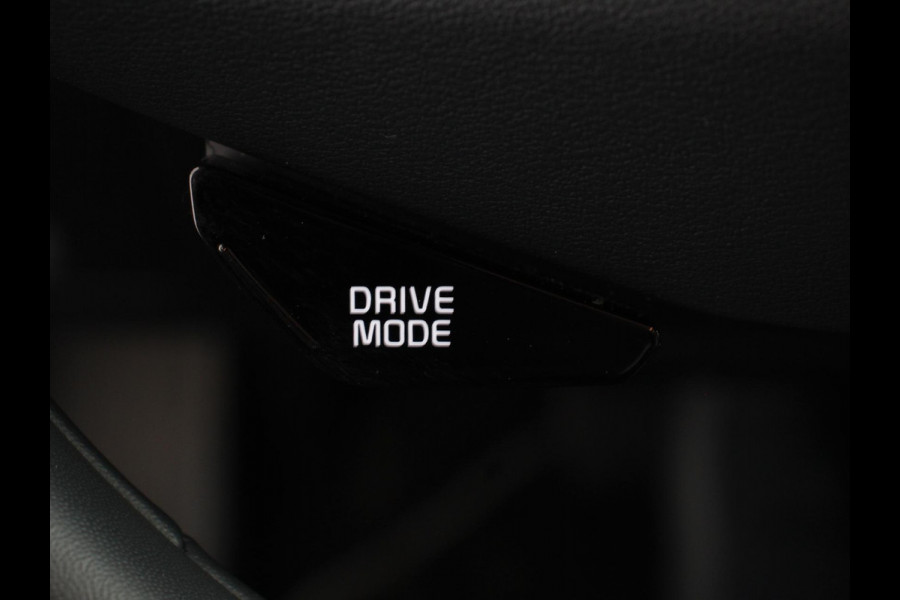 Kia Niro EV DynamicLine 64.8 kWh Automaat Climate control Adaptieve cruise control Parkeersensoren Camera Stuurverwarming Stoelverwarming Keyless LED Trekhaak Navigatie Apple Carplay/ Android Auto