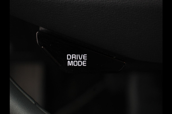 Kia Niro EV DynamicLine 64.8 kWh Automaat Climate control Adaptieve cruise control Parkeersensoren Camera Stuurverwarming Stoelverwarming Keyless LED Trekhaak Navigatie Apple Carplay/ Android Auto