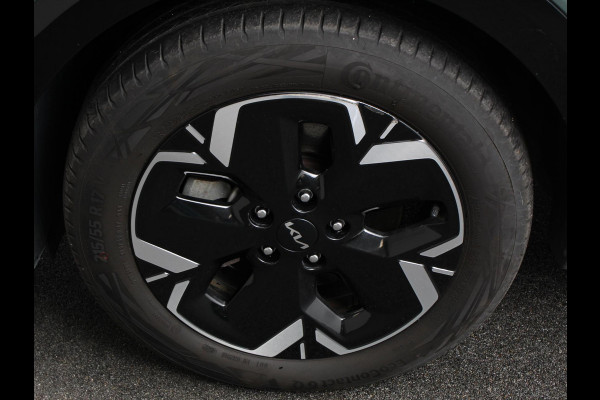 Kia Niro EV DynamicLine 64.8 kWh Automaat Climate control Adaptieve cruise control Parkeersensoren Camera Stuurverwarming Stoelverwarming Keyless LED Trekhaak Navigatie Apple Carplay/ Android Auto