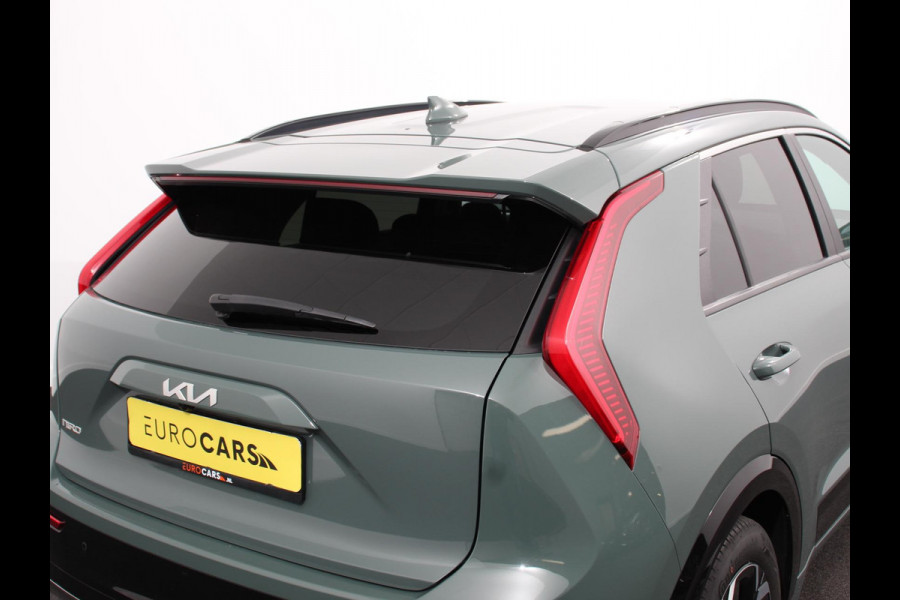 Kia Niro EV DynamicLine 64.8 kWh Automaat Climate control Adaptieve cruise control Parkeersensoren Camera Stuurverwarming Stoelverwarming Keyless LED Trekhaak Navigatie Apple Carplay/ Android Auto
