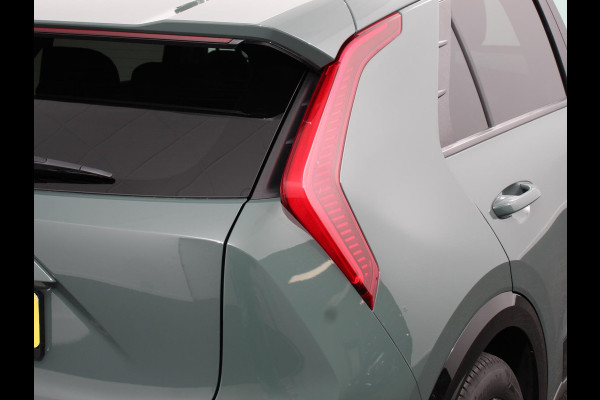 Kia Niro EV DynamicLine 64.8 kWh Automaat Climate control Adaptieve cruise control Parkeersensoren Camera Stuurverwarming Stoelverwarming Keyless LED Trekhaak Navigatie Apple Carplay/ Android Auto
