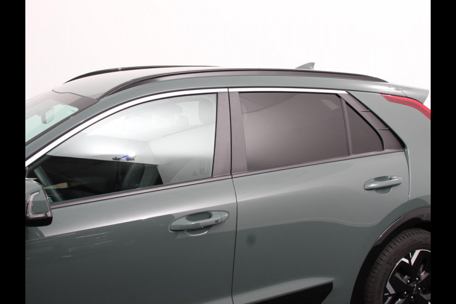 Kia Niro EV DynamicLine 64.8 kWh Automaat Climate control Adaptieve cruise control Parkeersensoren Camera Stuurverwarming Stoelverwarming Keyless LED Trekhaak Navigatie Apple Carplay/ Android Auto