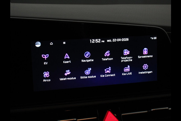Kia Niro EV DynamicLine 64.8 kWh Automaat Climate control Adaptieve cruise control Parkeersensoren Camera Stuurverwarming Stoelverwarming Keyless LED Trekhaak Navigatie Apple Carplay/ Android Auto