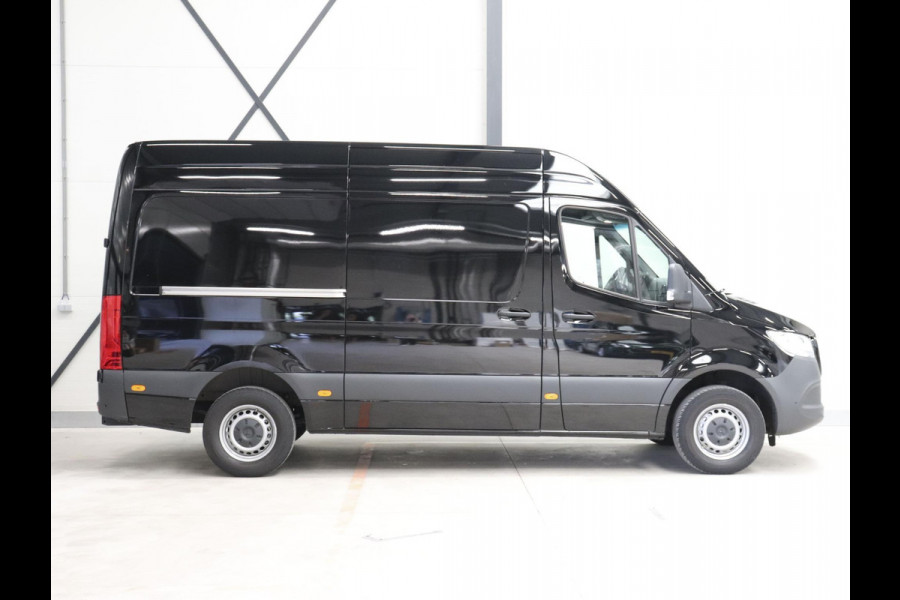 Mercedes-Benz Sprinter 315 CDI Automaat L2H2 PRO Airco MBUX Navigatie Adaptive Cruise Control Leder PDC VA + Camera Trekhaak 3500kg Comfortstoel