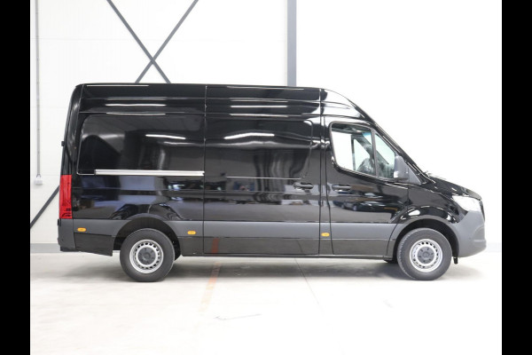 Mercedes-Benz Sprinter 315 CDI Automaat L2H2 PRO Airco MBUX Navigatie Adaptive Cruise Control Leder PDC VA + Camera Trekhaak 3500kg Comfortstoel