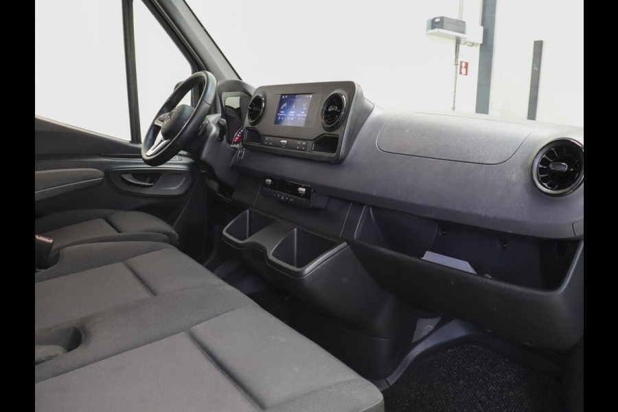 Mercedes-Benz Sprinter 315 CDI Automaat L2H2 PRO Airco MBUX Navigatie Adaptive Cruise Control Leder PDC VA + Camera Trekhaak 3500kg Comfortstoel