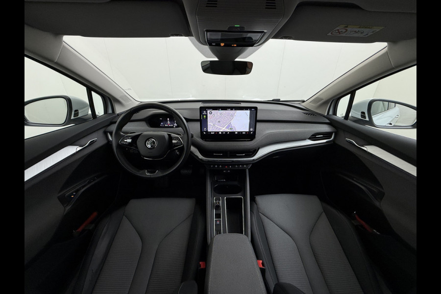 Škoda ENYAQ iV 80 82kwh 204PK Soh 96% Camera 1/2 Leer Apple Carplay Android Warmtepomp First Edition Navi 3-Zone-Ecc 19"lm PDC-a+v Adaptive-Cru Lane-Assist Luxus E-Call Stuurverwarming Led Isofix Keyless-Go DAB Rijstrooksensor Origineel Nederlandse Auto Nieuwprijs €  53.000,-