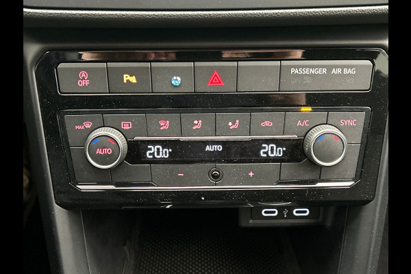 Volkswagen T-Cross 1.0 TSI Life | Carplay | Trekhaak | Climate-control | Adaptive-cruise | Lichtmetaal