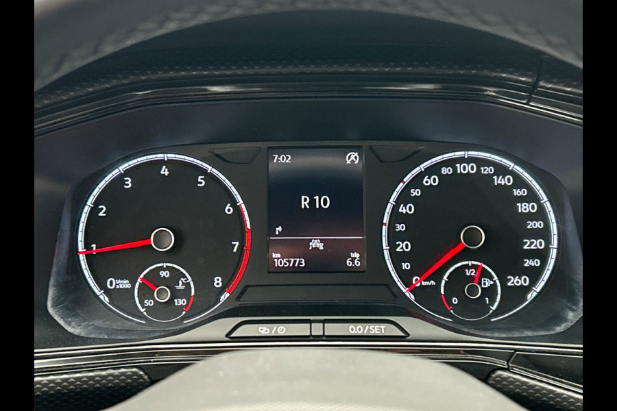 Volkswagen T-Cross 1.0 TSI Life | Carplay | Trekhaak | Climate-control | Adaptive-cruise | Lichtmetaal