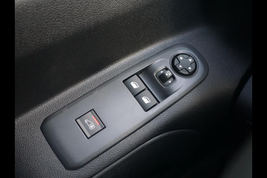 Opel Combo TECH L1 50kWh | 0% rente | 8 jaar garantie | navigatie | Apple Carplay | camera | digitale binnenspiegel | parkeersensoren v/a | dodehoekdetectie | bumpers in kleur | Climate Control | etc.