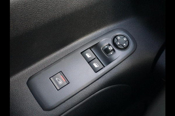 Opel Combo TECH L1 50kWh | 8 jaar garantie | navigatie | Apple Carplay | camera | digitale binnenspiegel | parkeersensoren v/a | dodehoekdetectie | bumpers in kleur | Climate Control | etc.