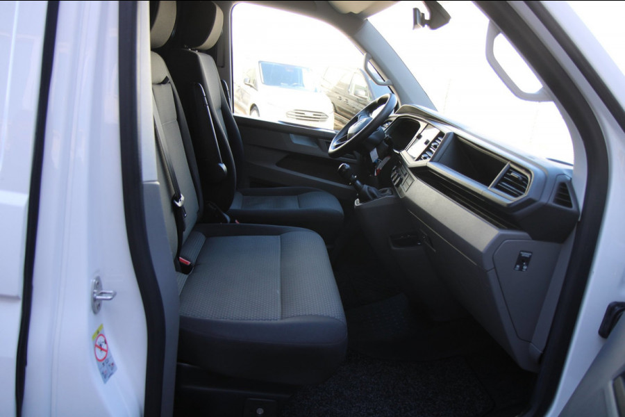 Volkswagen Transporter 2.0 TDI L2H1 150PK Comfortline / Trekhaak / App connect / 3 zits