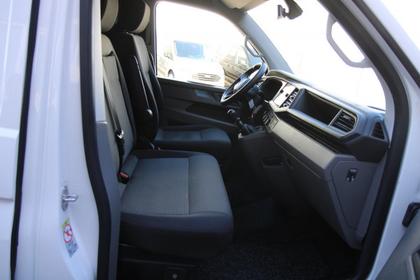 Volkswagen Transporter 2.0 TDI L2H1 150PK Comfortline / Trekhaak / App connect / 3 zits